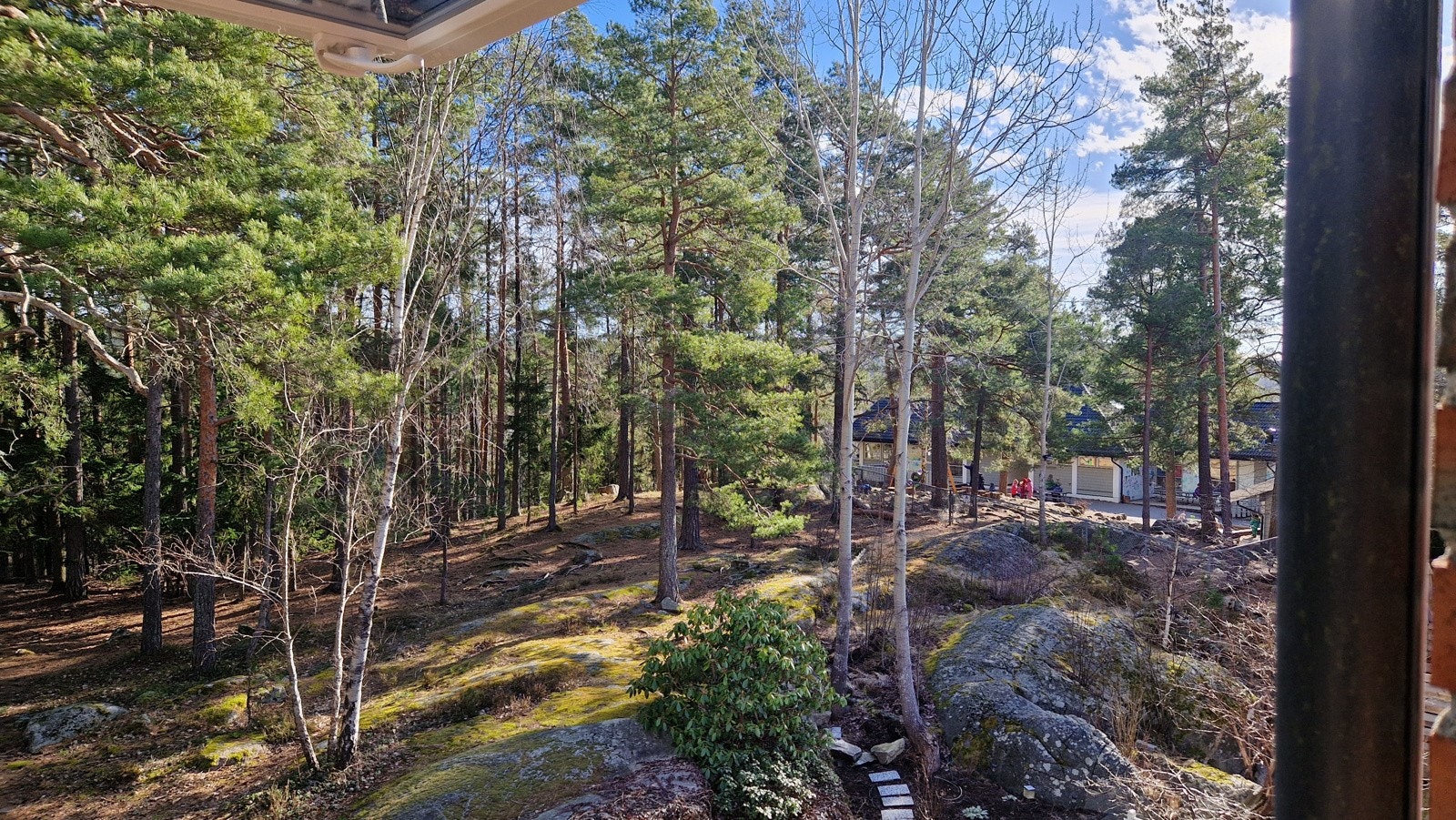 Hyggelig utsyn fra kjøkkenvindu (selgers bilde) Galleribilde