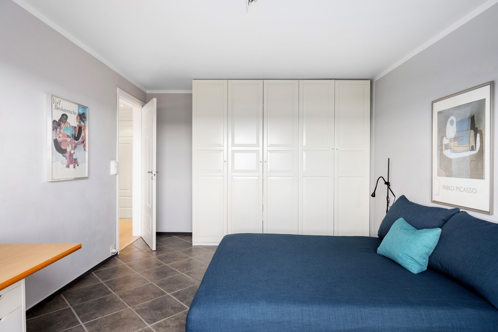 Klesskap medfølger. Galleribilde