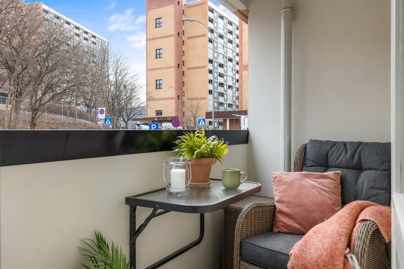 Solrik balkong på dagtid i høy 1.Etasje! Galleribilde