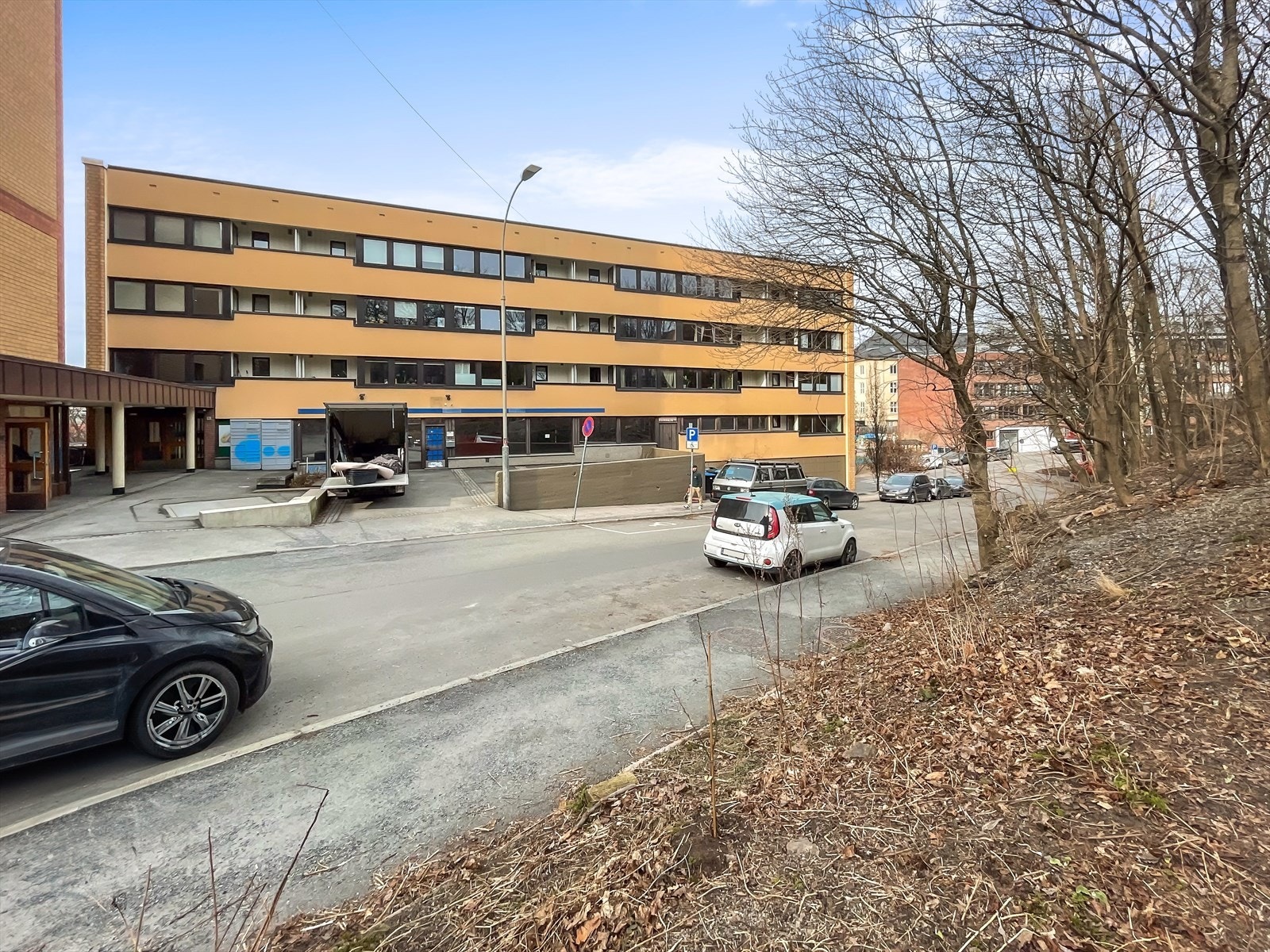 Leligheten ligger til høyre på ende i lavbygget Galleribilde