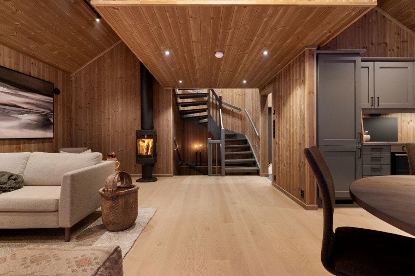 Stue og kjøkken er i en åpen og sosial løsning Galleribilde