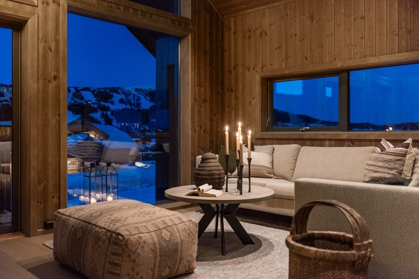 Stue og kjøkken er i en åpen og sosial løsning Galleribilde