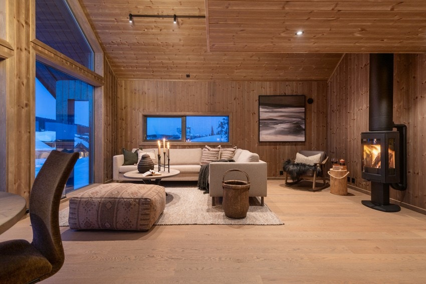 Stue og kjøkken er i en åpen og sosial løsning Galleribilde