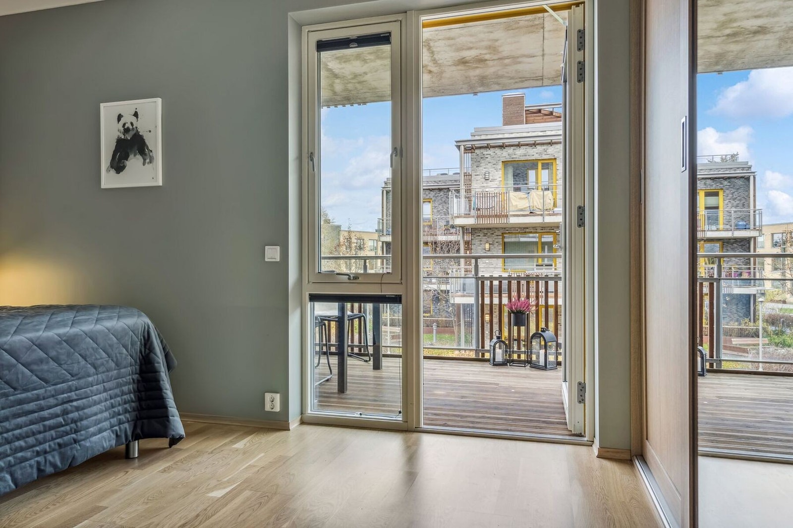 Fra hovedsoverommet er det utgang til den andre balkongen. Galleribilde