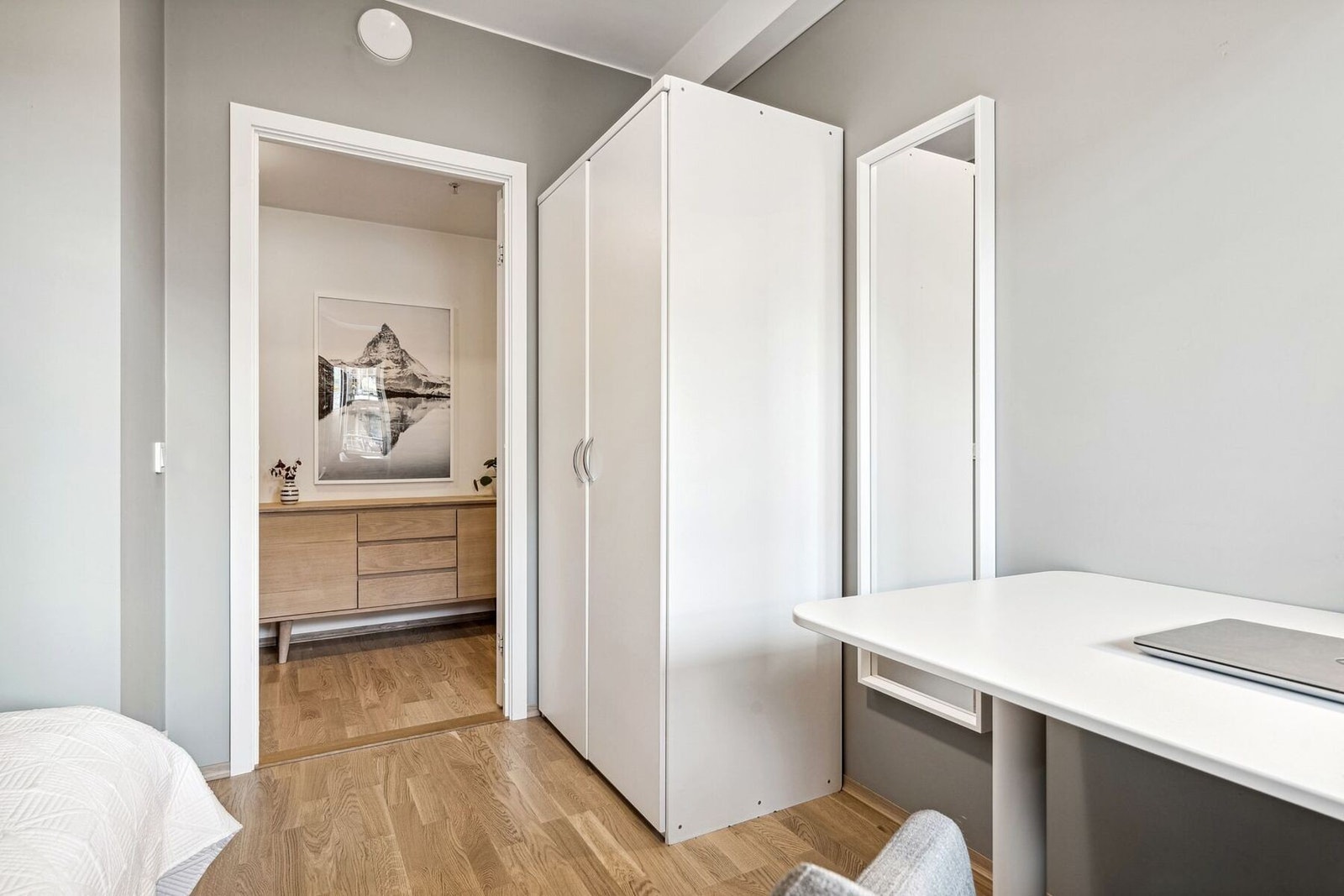 Her er det plass til seng, pult og garderobeløsning. Galleribilde