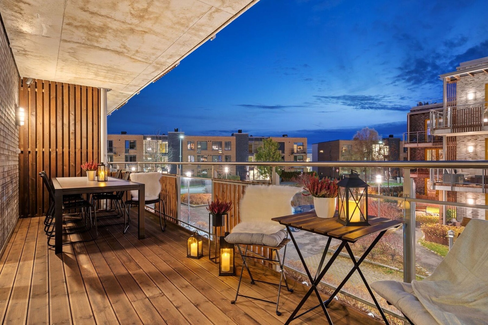 Balkongen måler ca 15 kvm. Galleribilde