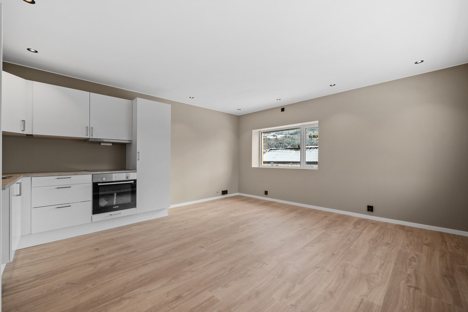 Leiligheten er utstyrt med stilrene downlights i alle rom, som ikke bare gir optimal belysning, men også skaper en lun atmosfære Galleribilde