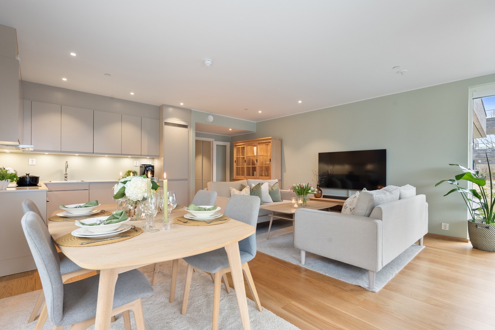 Det er vannbåren gulvvarme i alle rom (el. gulvvarme på bad) Galleribilde