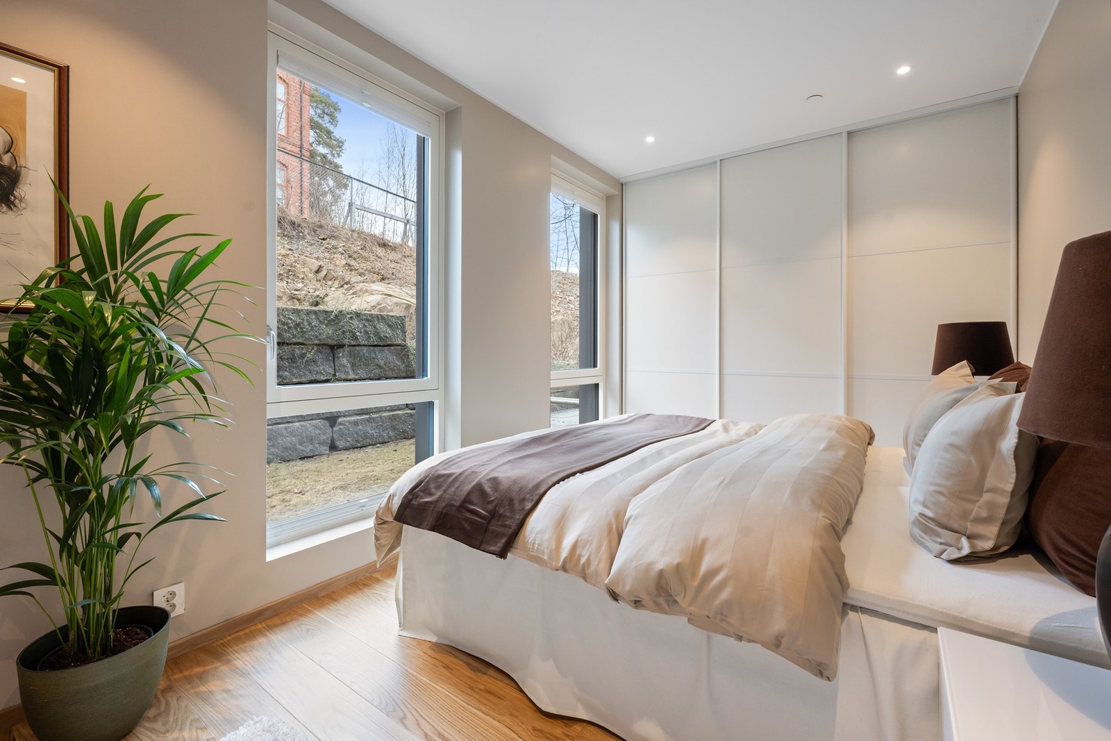 Leiligheten har 2 svale soverom, vendt mot egen privat hage Galleribilde