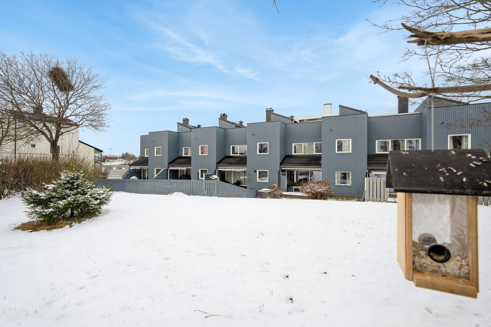 Leiligheten er tilknyttet Holtgrenda borettslag og består av 93 andelsboliger fordelt på 10 rekkehus Galleribilde