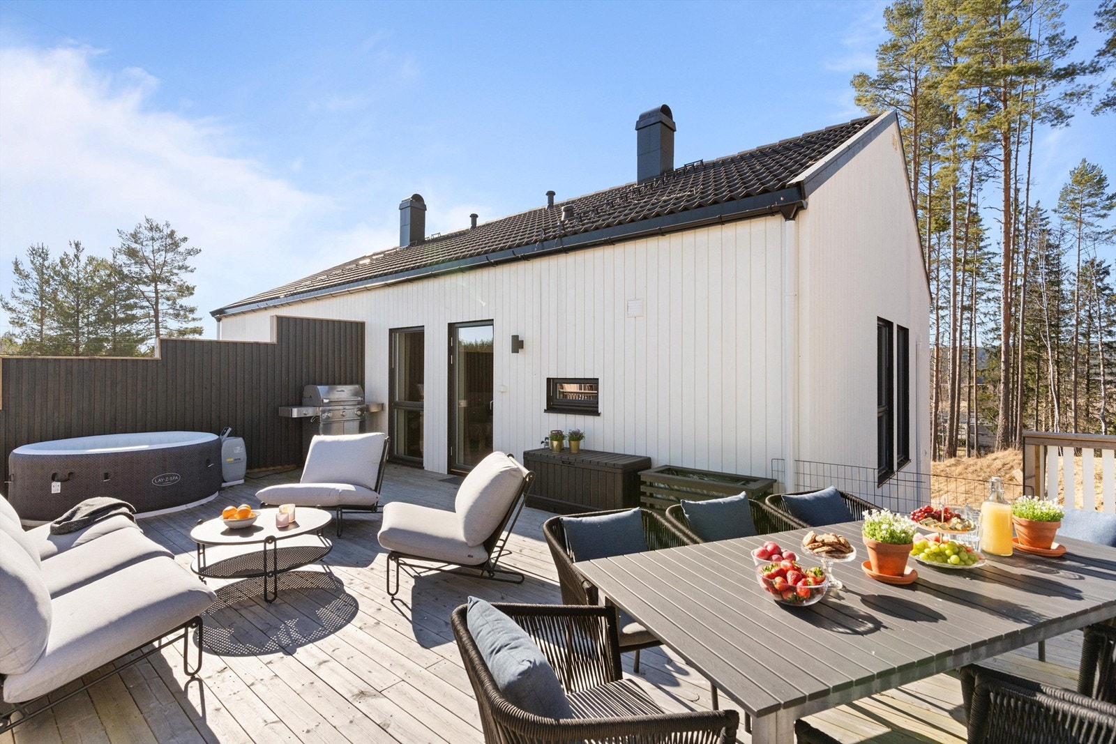 Her ute er det kun fantasien som setter en stopper for ulike møbleringsmuligheter. Galleribilde