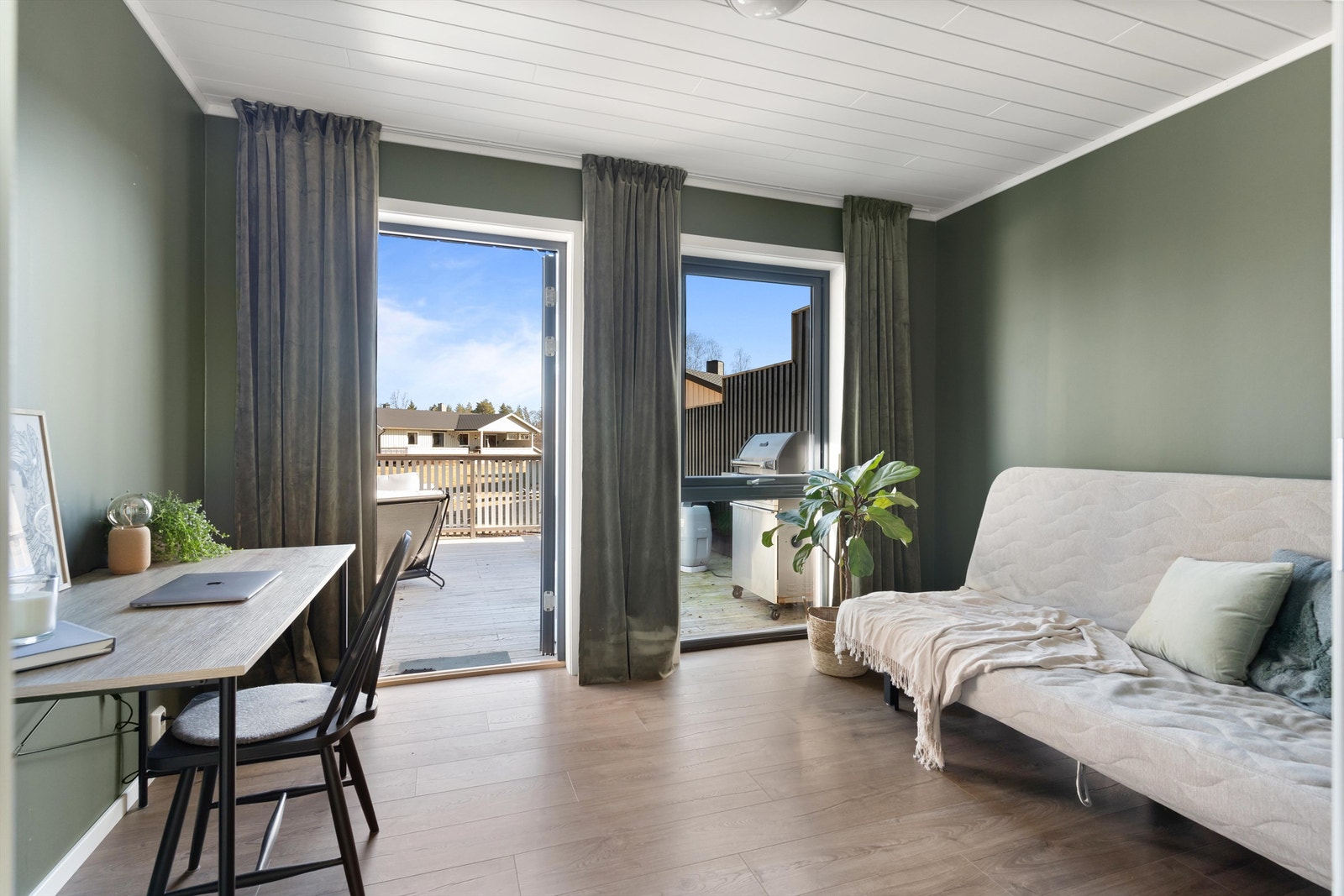 Fra soverommet har du utgang til terrassen på hele 46 kvm! Galleribilde