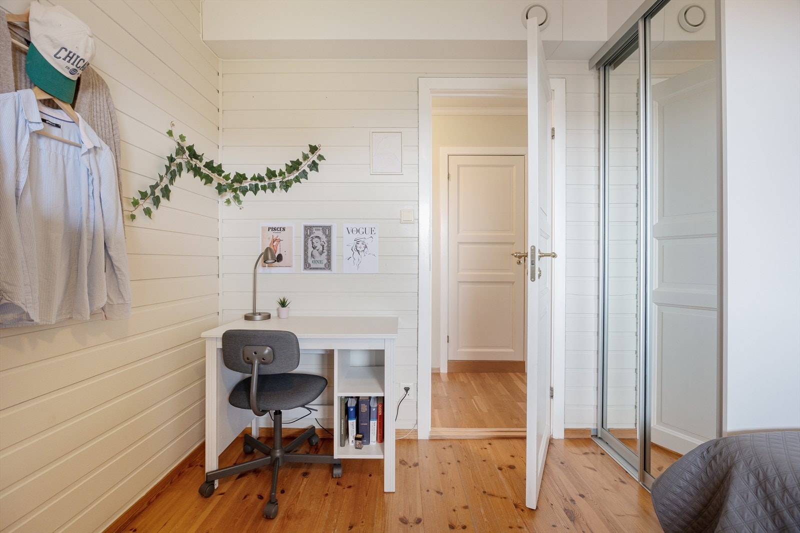 Det minste soverommet er på 8,5 m² og er også innredet med garderobe som følger handelen Galleribilde