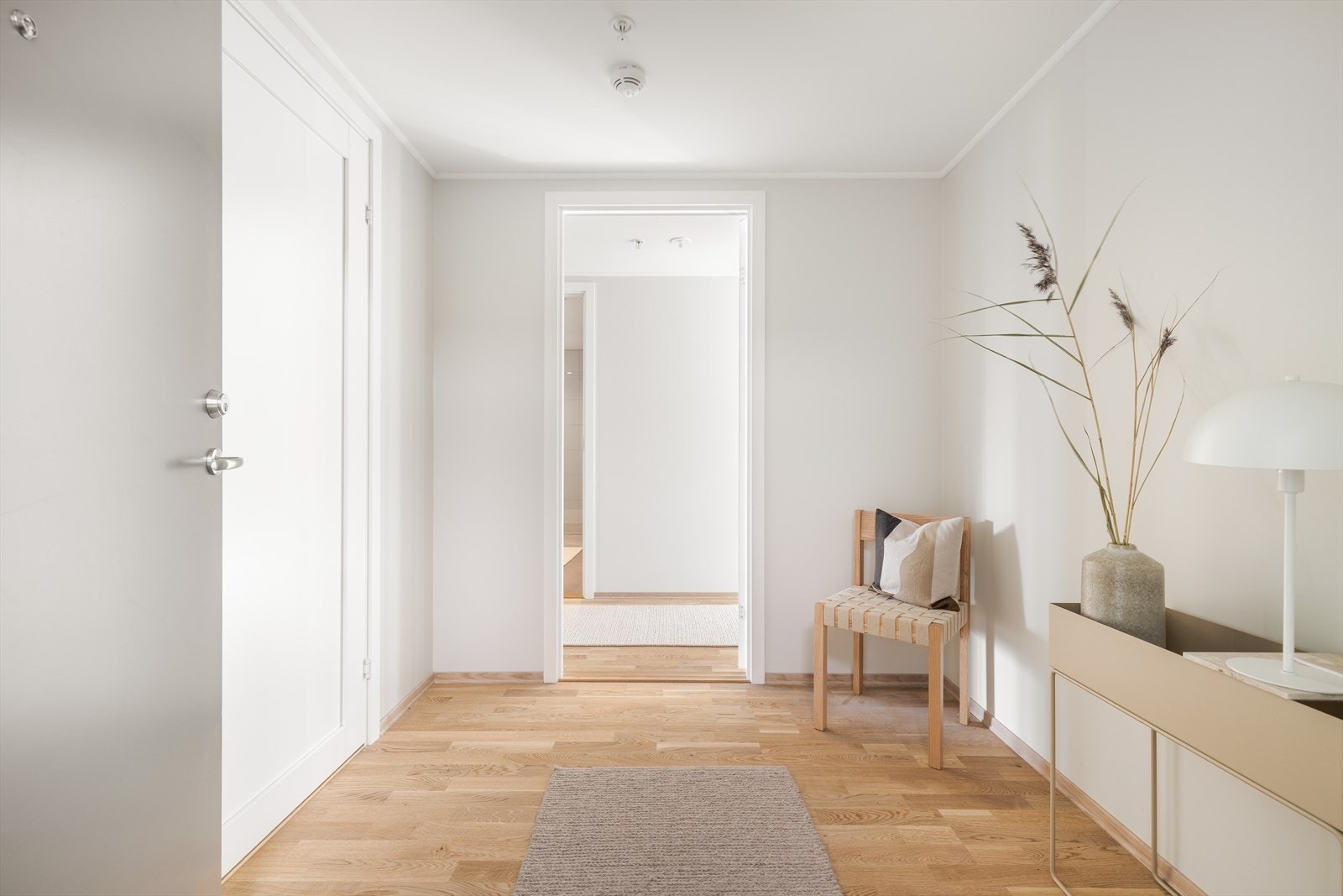 God mulighet for plassering av garderobeskap i entre Galleribilde