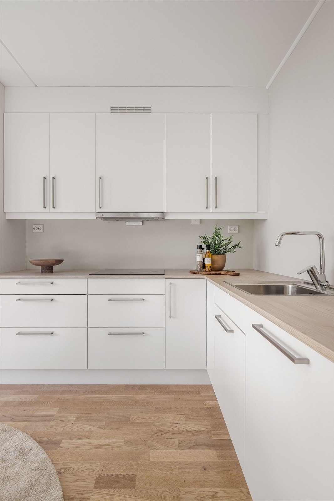 Gode arbeidsflater gjør det enkelt å holde rent og oversiktlig Galleribilde