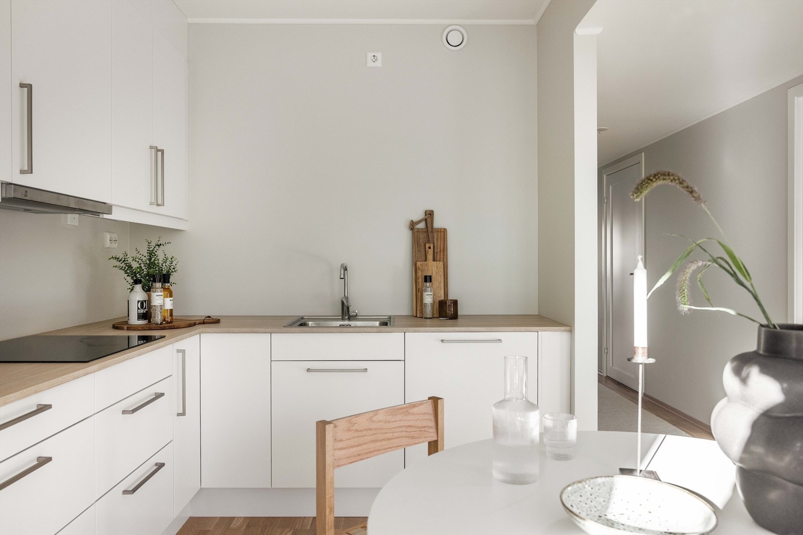 Flott Sigdal kjøkken med int.hvitevarer fra Siemens Galleribilde