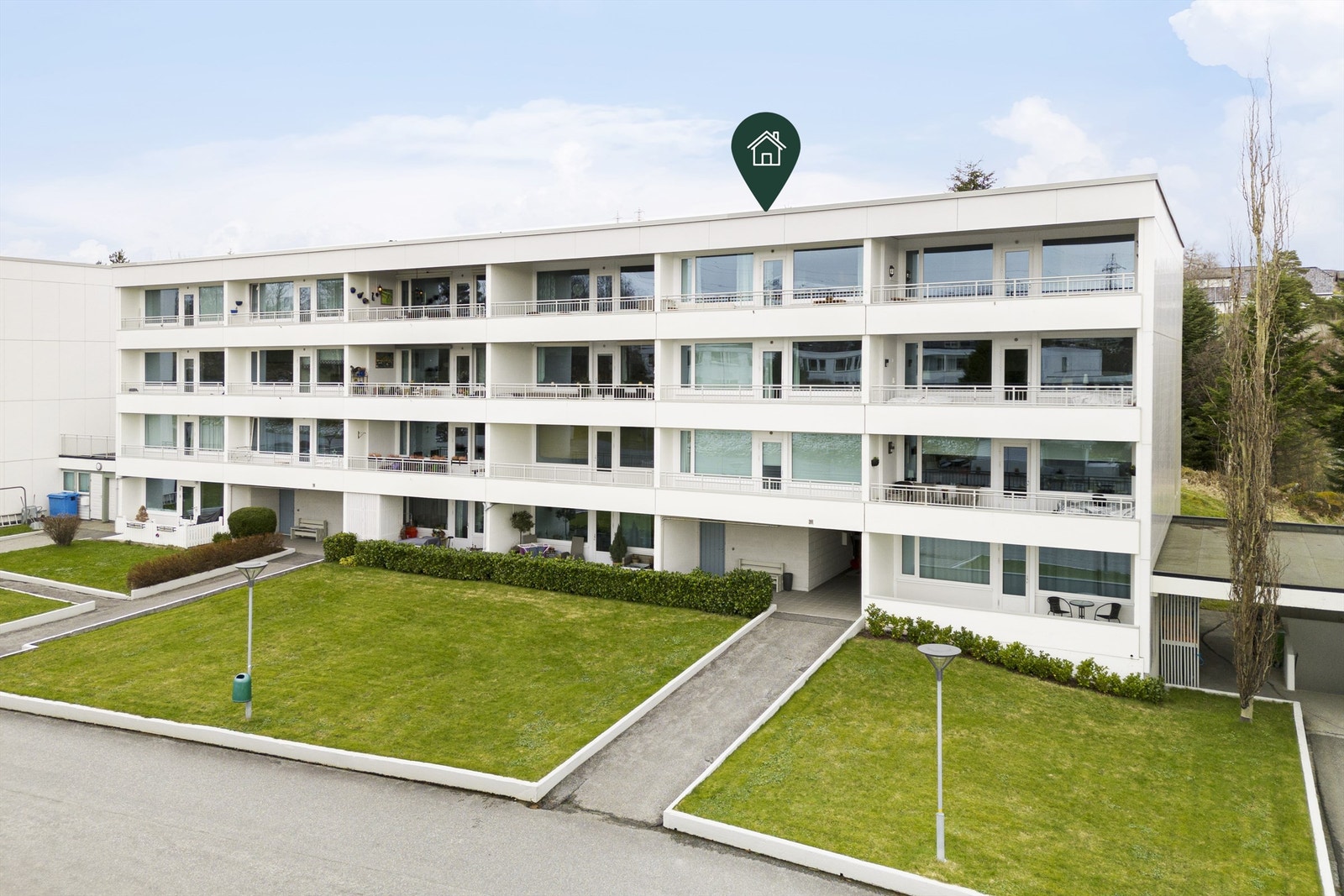 Leiligheten plassering. Leiligheten disponerer og bod på 4m² i 1. etasje Galleribilde