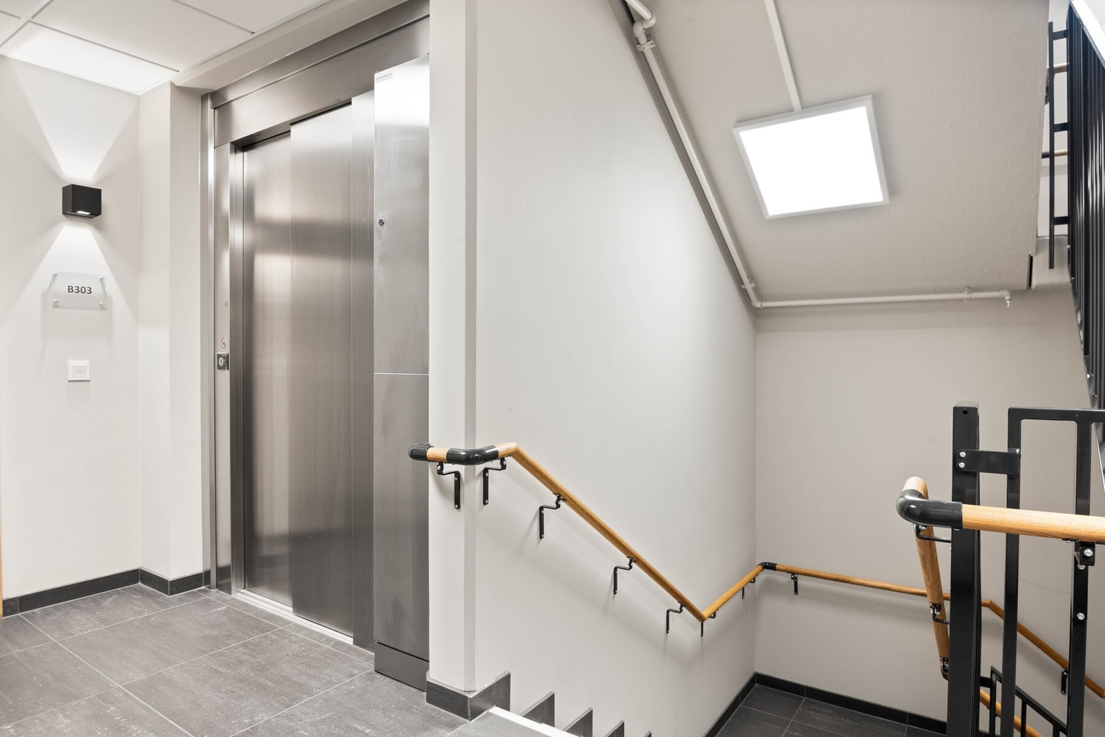 Utbygger har lagt stor vekt på å skape innbydende og stilfulle innvendig fellesarealer, med fokus på estetikk og funksjonalitet. Galleribilde