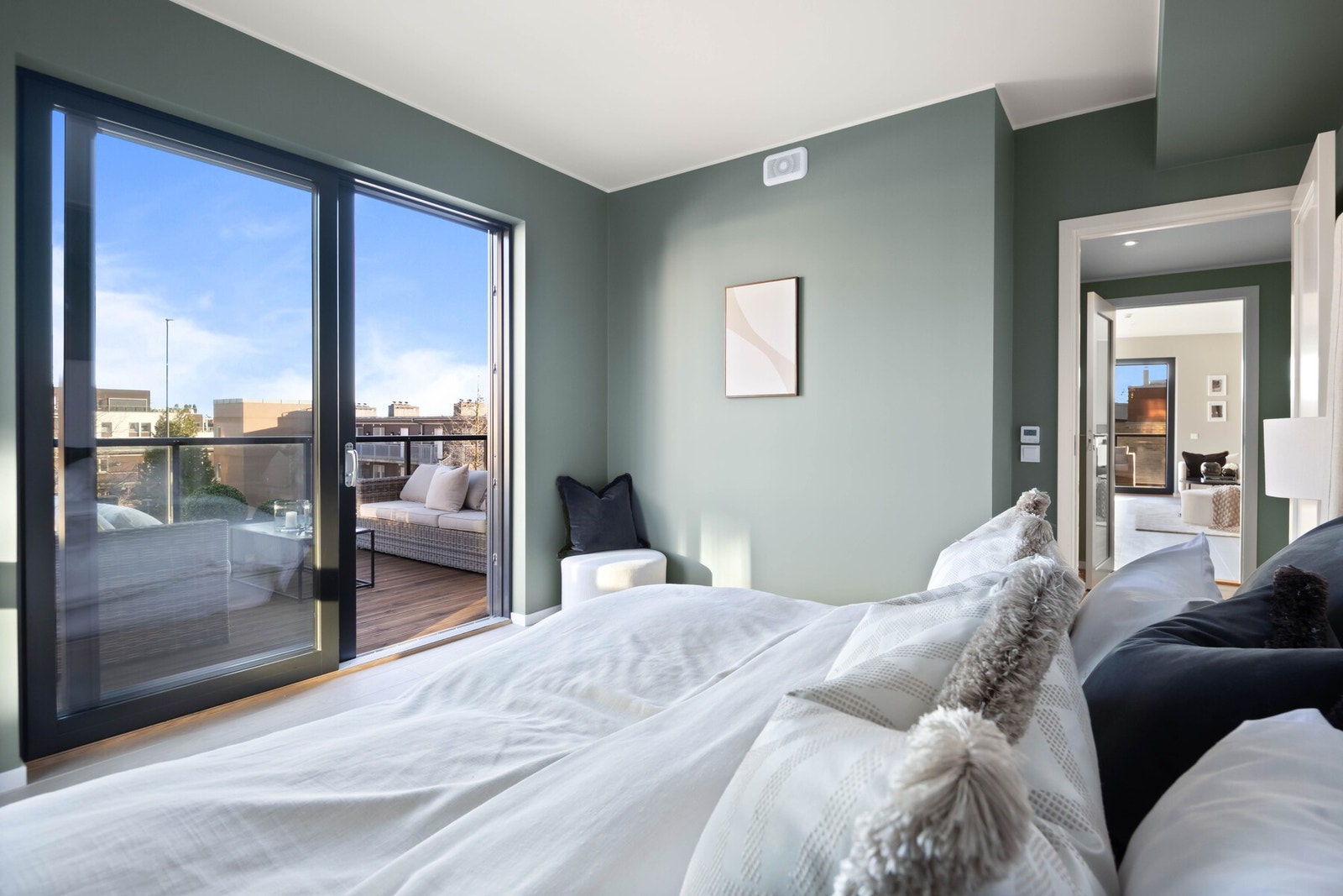 Fra hovedsoverommet er det tilgang til en privat terrasse. Galleribilde