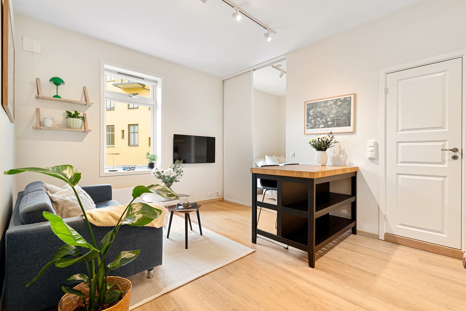 Leiligheten er lys og holder en god standard. Her er det bare å flytte rett inn! Galleribilde