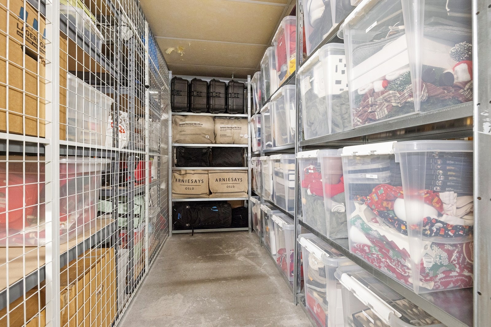 Boligen disponerer en kjellerbod på 5 kvm. hvor det er montert reolhyller Galleribilde