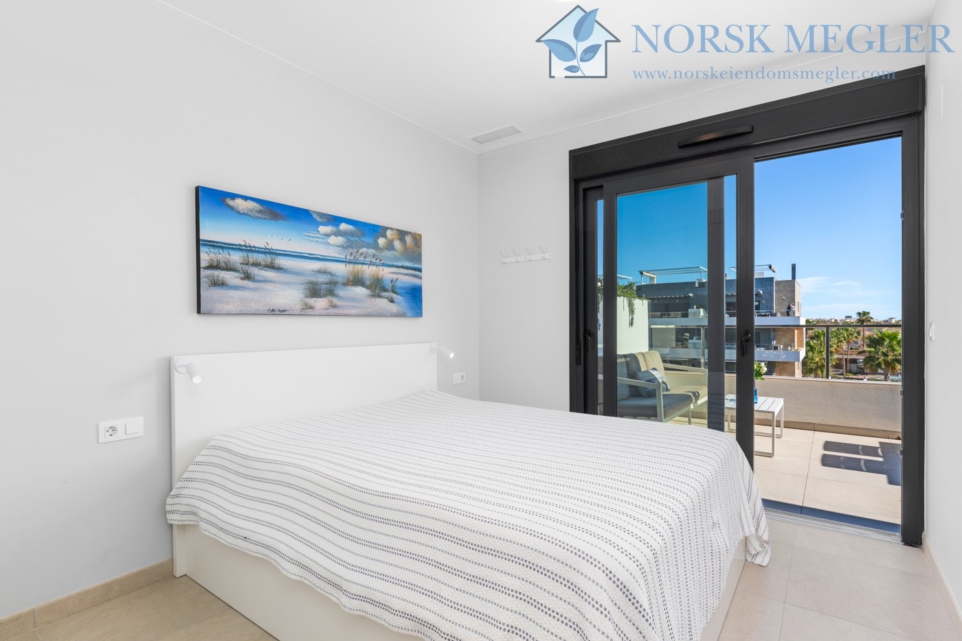 Hovedsoverom med utgang til terrassen Galleribilde