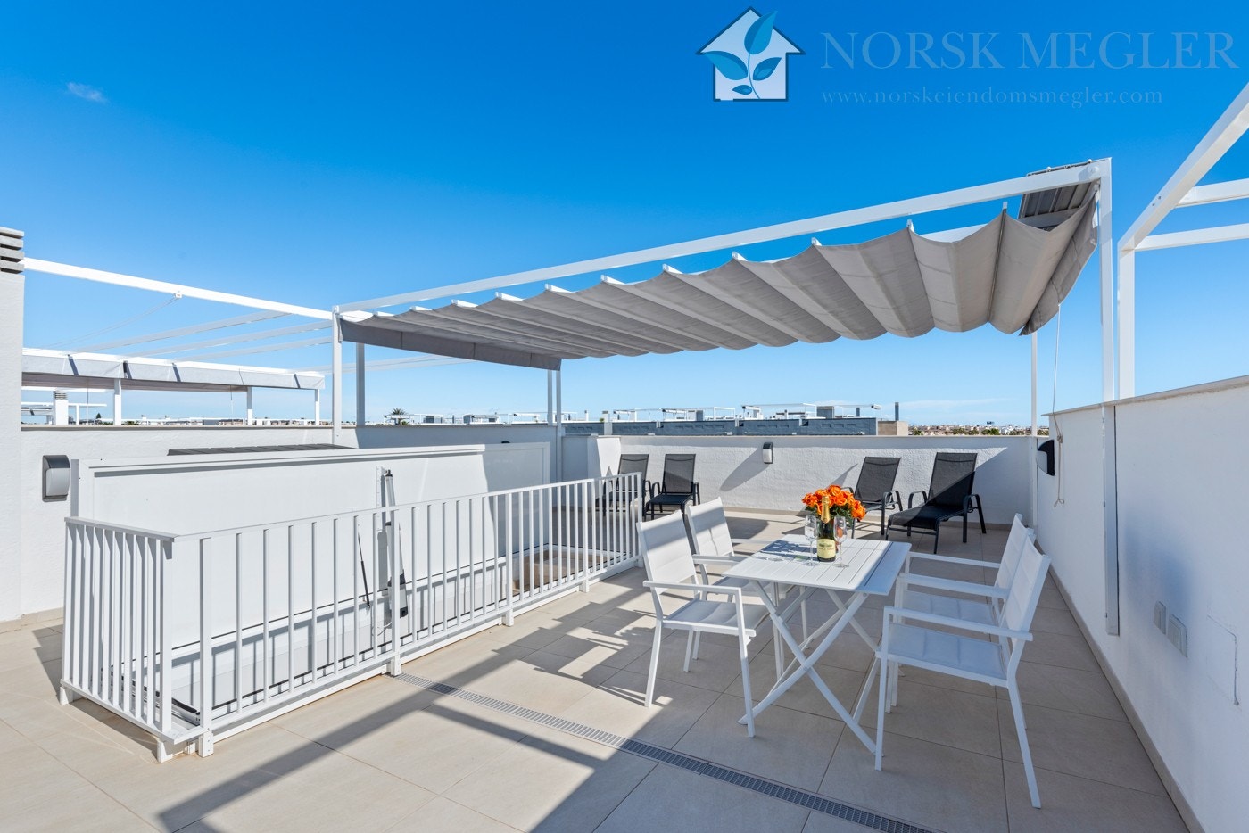 Herlig med pergola for varme dager. Galleribilde