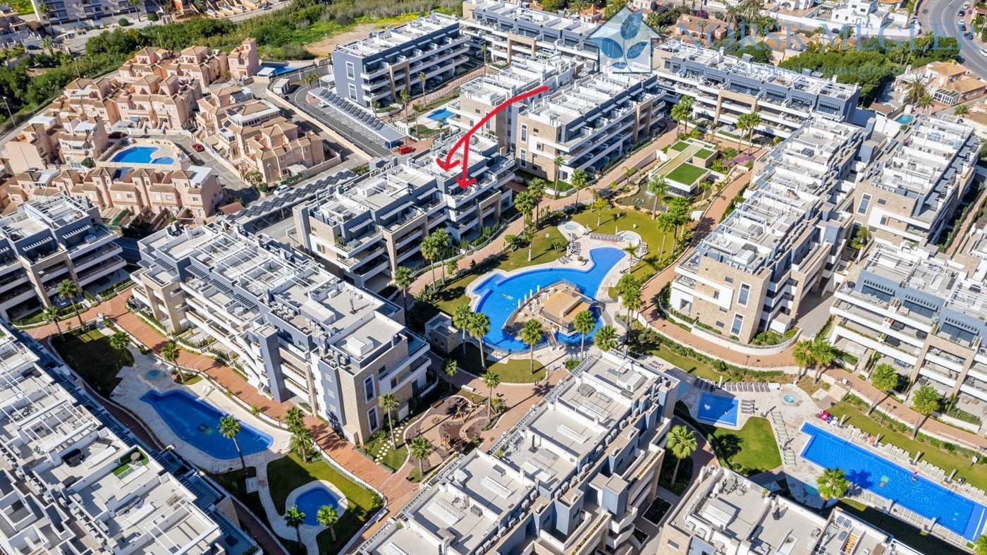 Toppleiligheten med den aller beste utsikten over hele området er nå for salg. Lite brukt, selges fullt møblert. Galleribilde