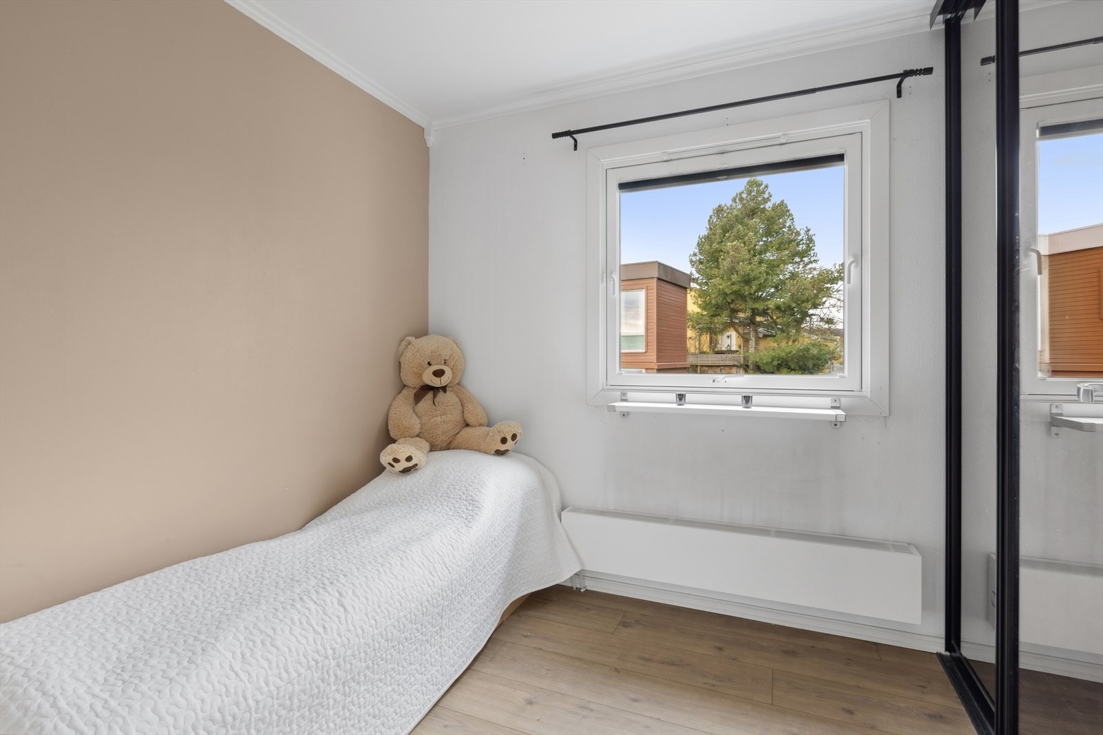 Det andre rommet brukes i dag som barne- eller gjesterom og har en allsidig størrelse som kan tilpasses etter livssituasjon. Galleribilde