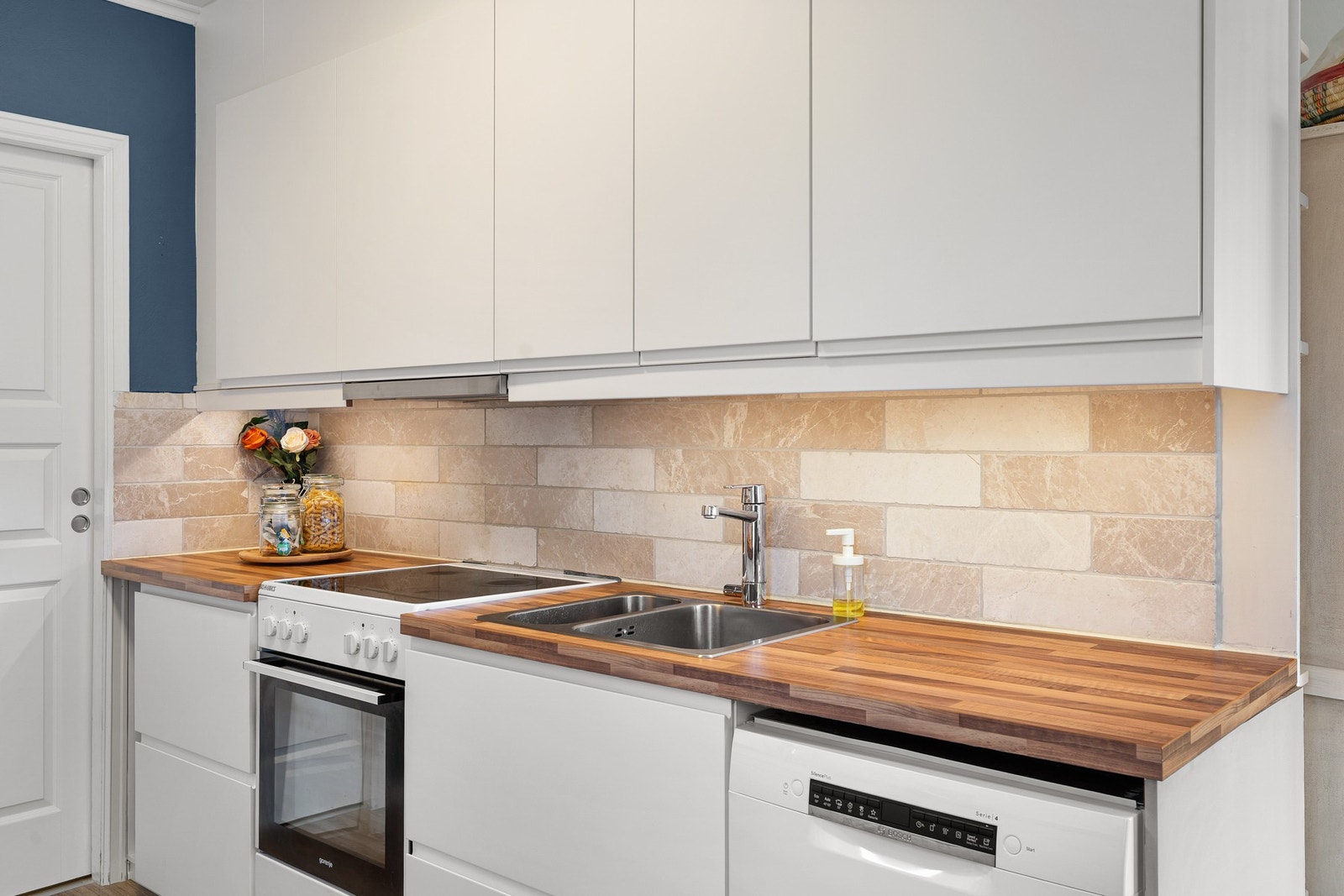 Det er balansert ventilasjon i leiligheten, noe som sørger for et behagelig inneklima. Galleribilde