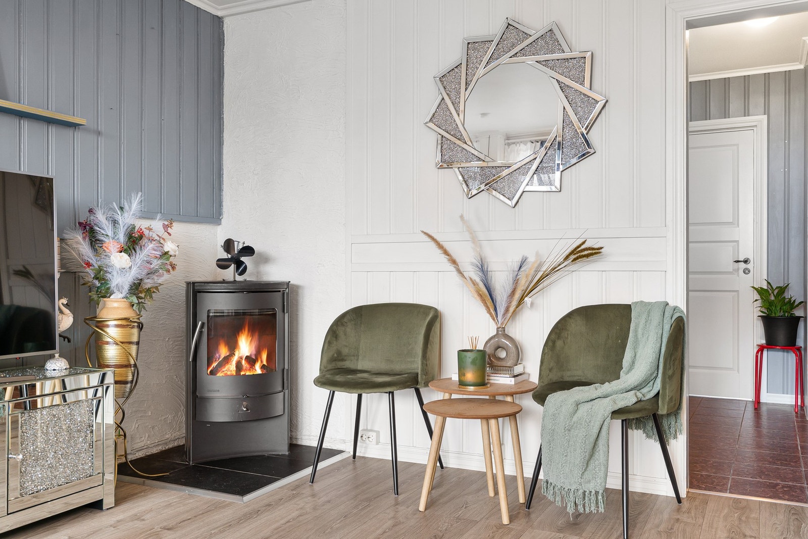 Oppvarming gjennom vedfyring og elektrisitet. Galleribilde