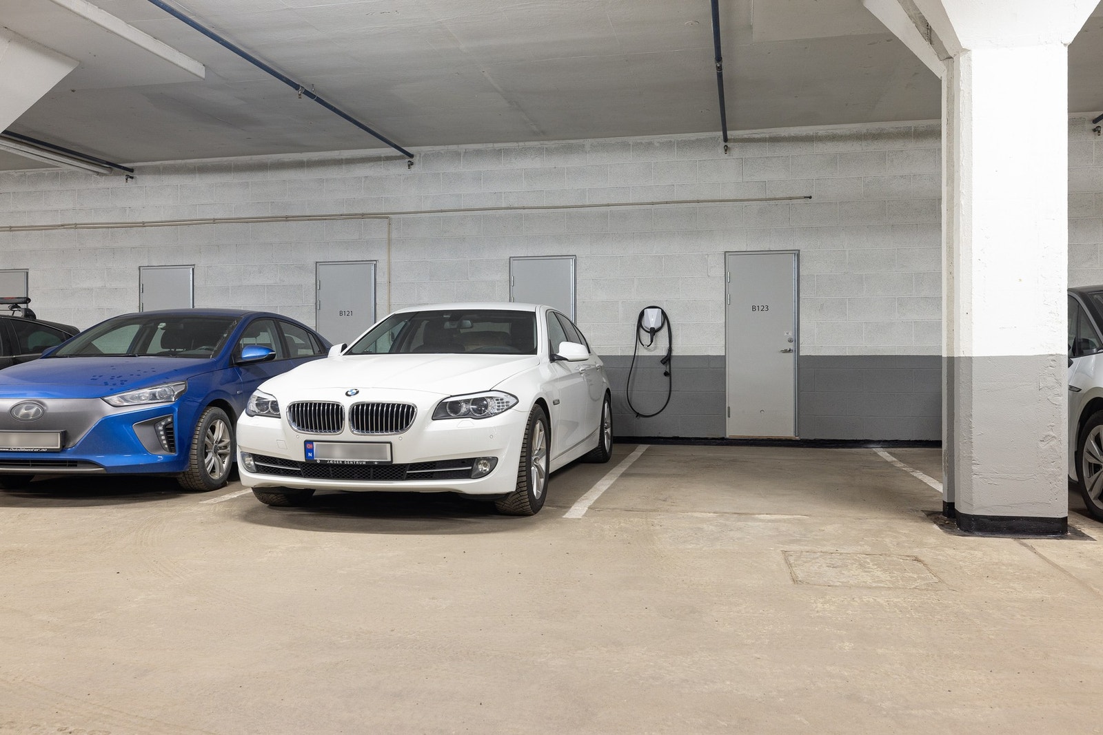 Det medfølger en garasjeplass (merket B122) i lukket garasjeanlegg. Galleribilde