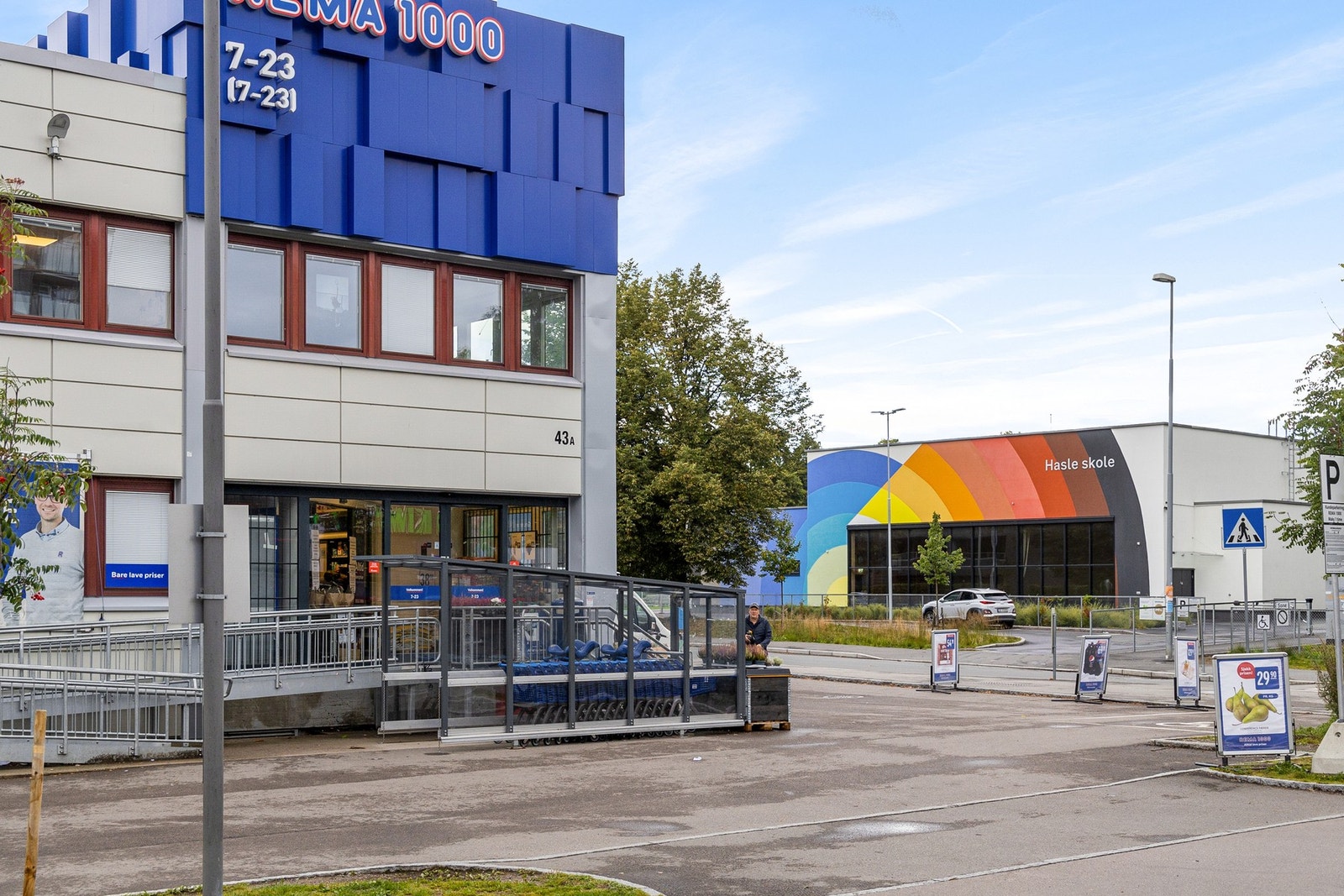 Dagligvarehandelen kan gjøres på Rema 1000 som ligger kun 300 meter fra boligen. Galleribilde