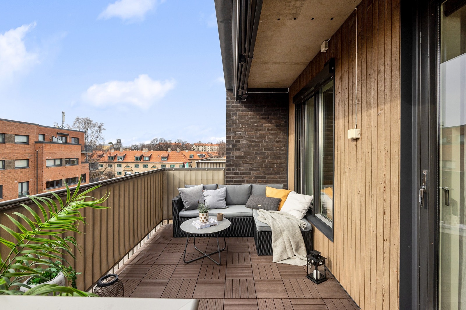 Dette er en solrik 2-roms toppleilighet med sydvestvendt balkong på hele 12m². Galleribilde