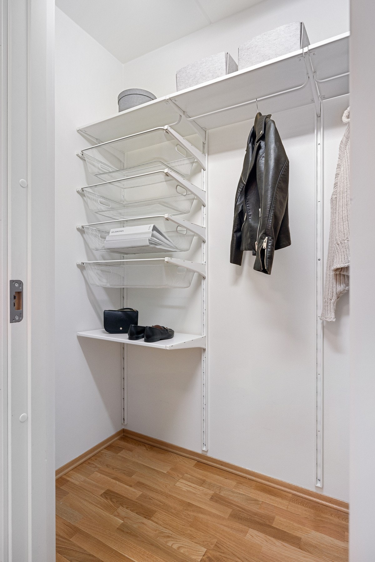 Innvendig bod. Galleribilde