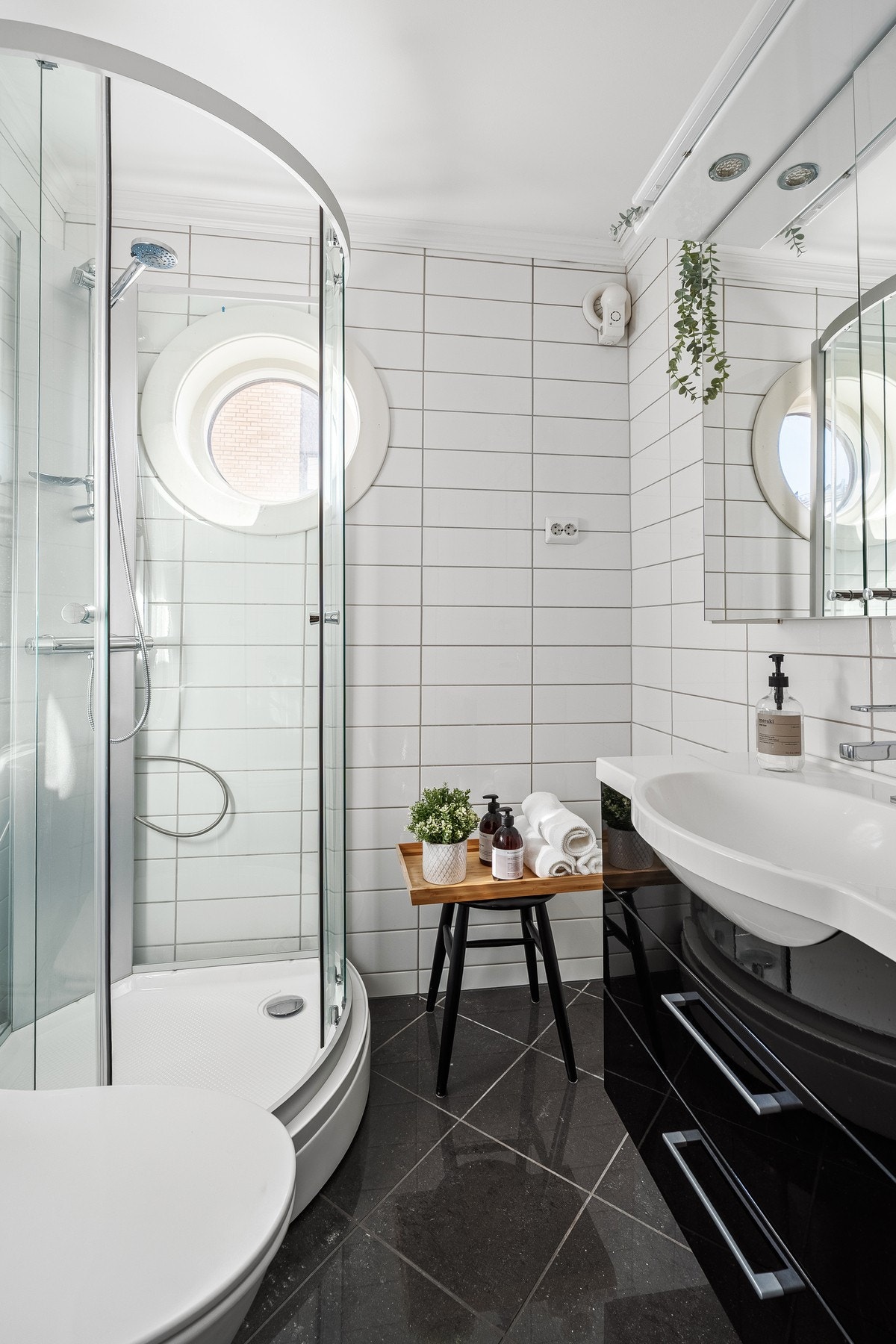 - Praktisk opplegg for å kunne ha vaskemaskin på eget bad - Galleribilde