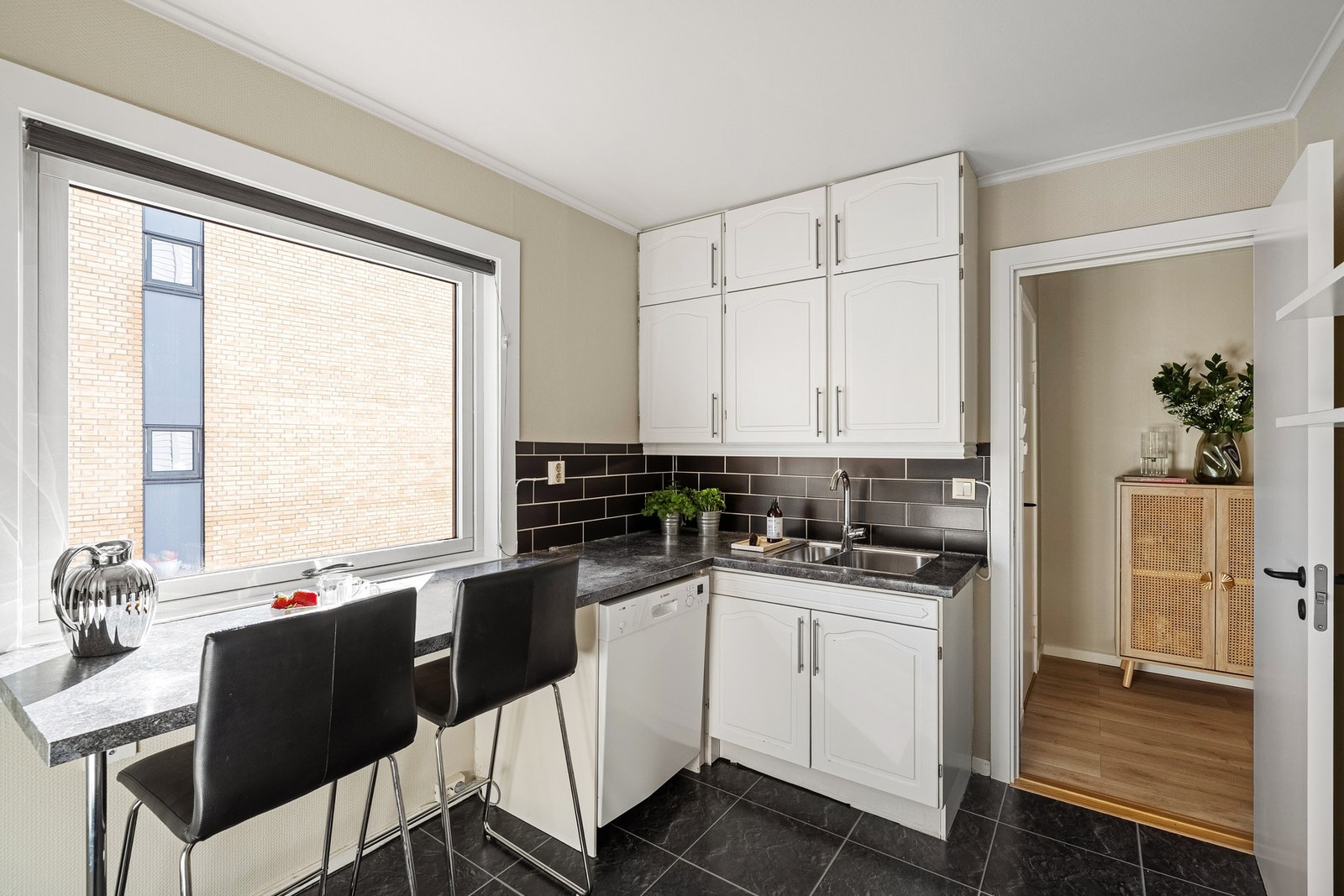 - Benkeplate med god utnyttelse | Ekstra benkeplass som gjør det praktisk for matlagingen - Galleribilde