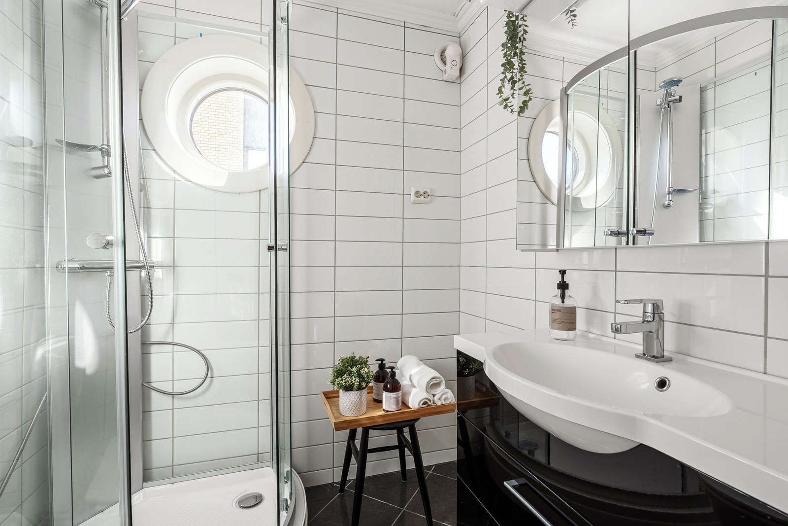 - Badet ble oppgradert ca 2011 av tidligere eier | Flislagt og varmekabler i gulv - Galleribilde