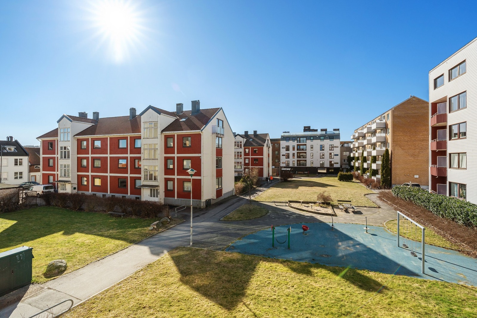 - På balkongen er det fine solforhold med sol fra tidlig formiddag til klokken 19:00 på sommerstid - Galleribilde