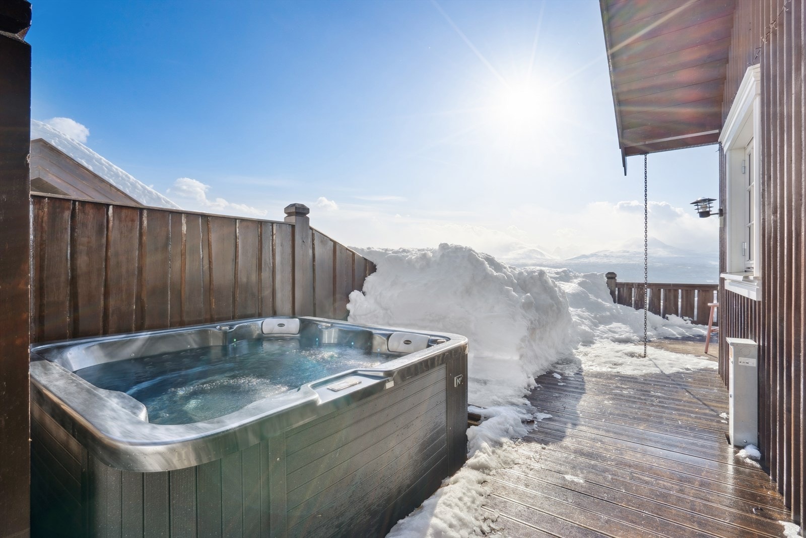 En fantastisk mulighet for liten og stor. Jacuzzi medfølger i handelen. Galleribilde