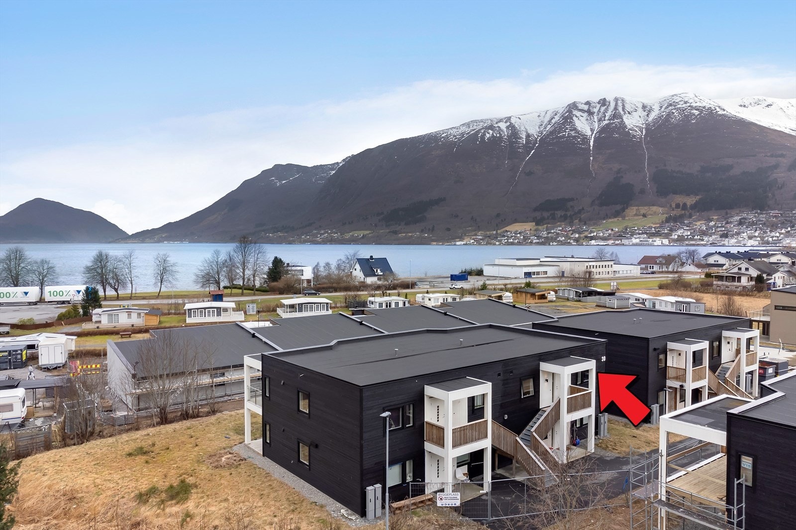 Leiligheita ligg i 2.etg. på endetomt. Fri og flott utsikt utover fjorden Galleribilde