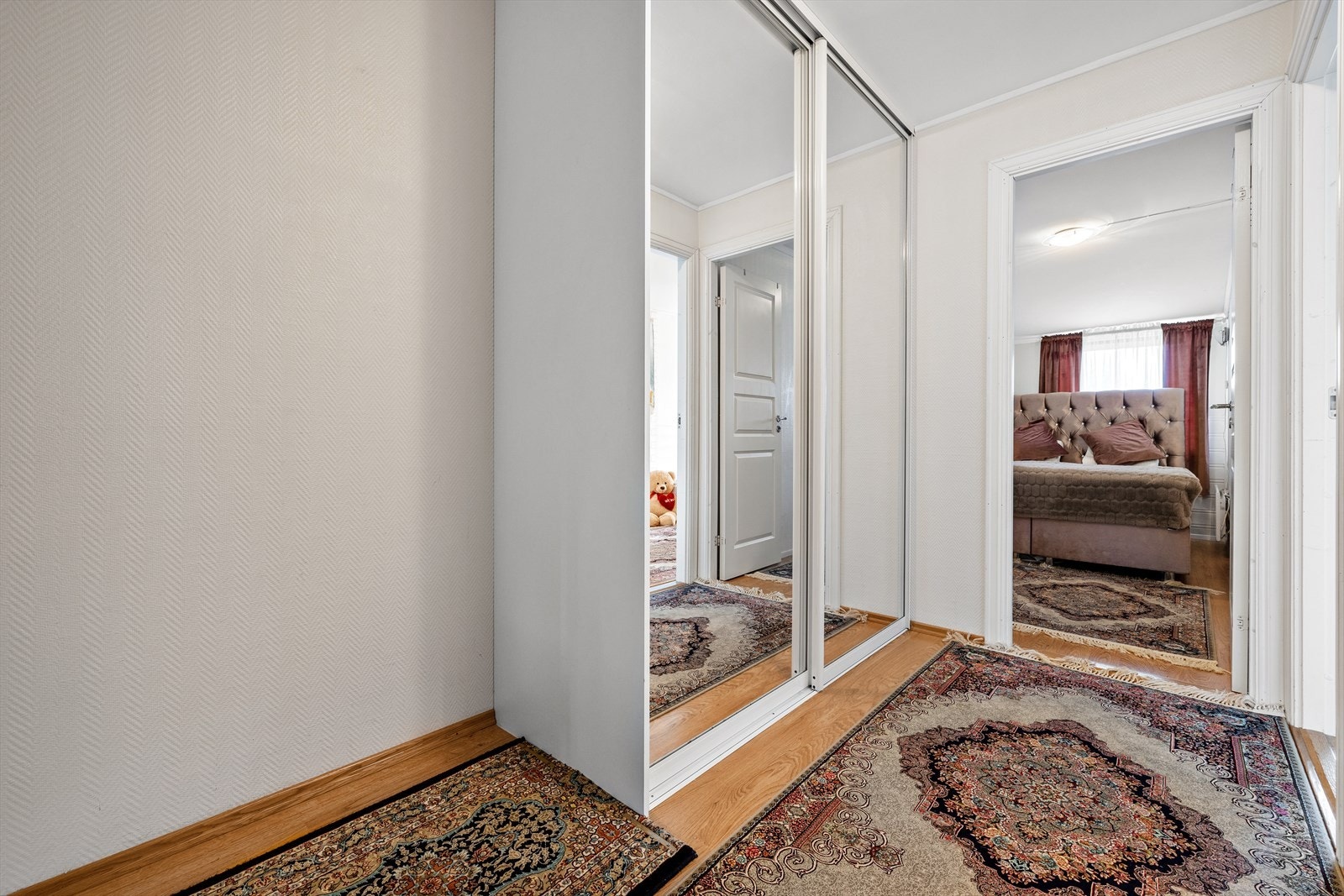 Gangen i 2. Etasje tilbyr ytterligere lagringsplass. Galleribilde