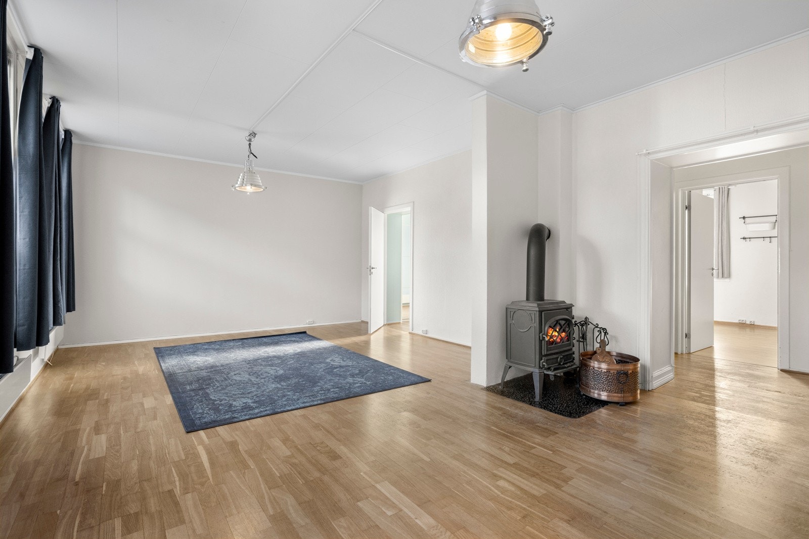 Montert peisovn som kan nytes på kalde kvelder som bidrar til lun stemning. Galleribilde