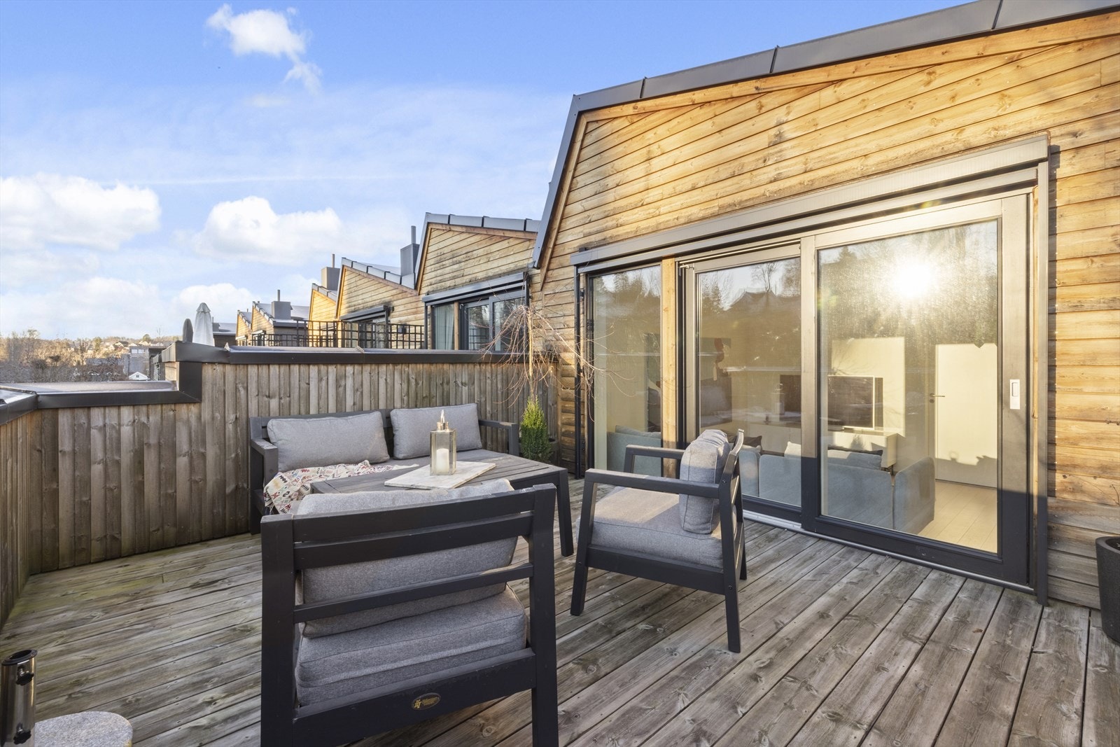 Stor solrikt takterrasse Galleribilde