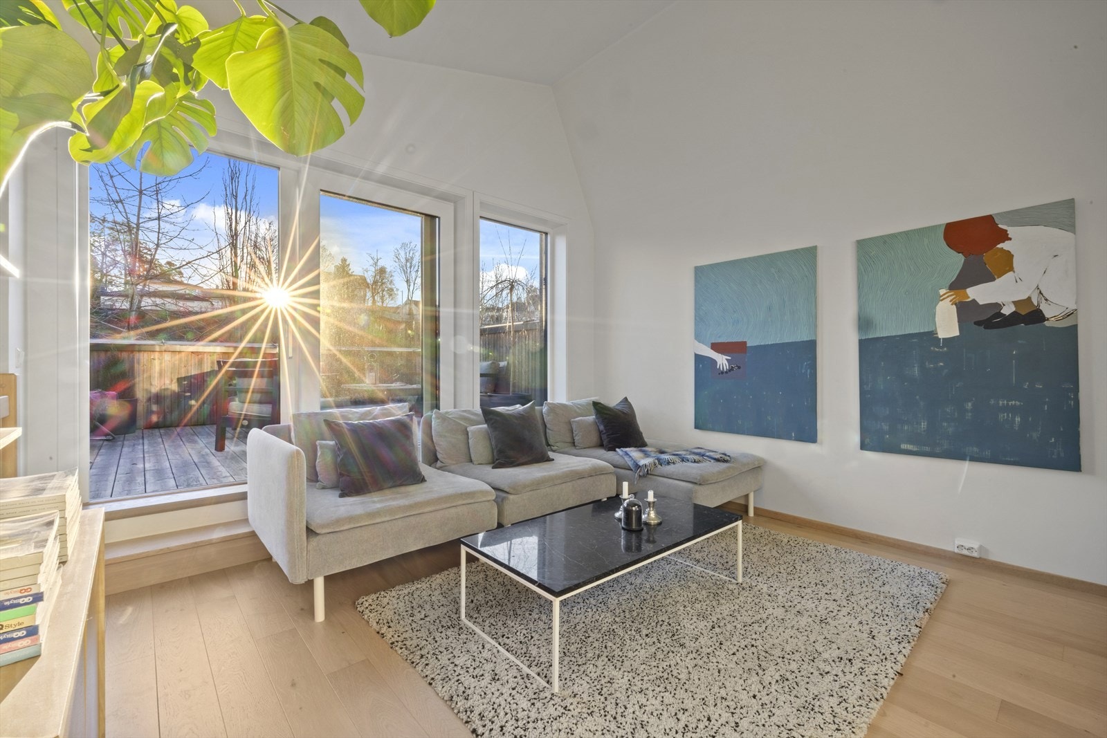 I tredje etasje finner du en koselig loftstue med utgang til takterrasse Galleribilde