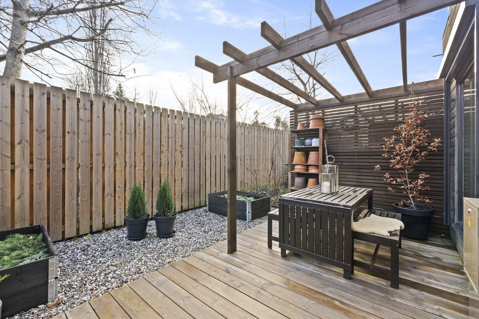 Svært hyggelig utplass med treplatting Galleribilde