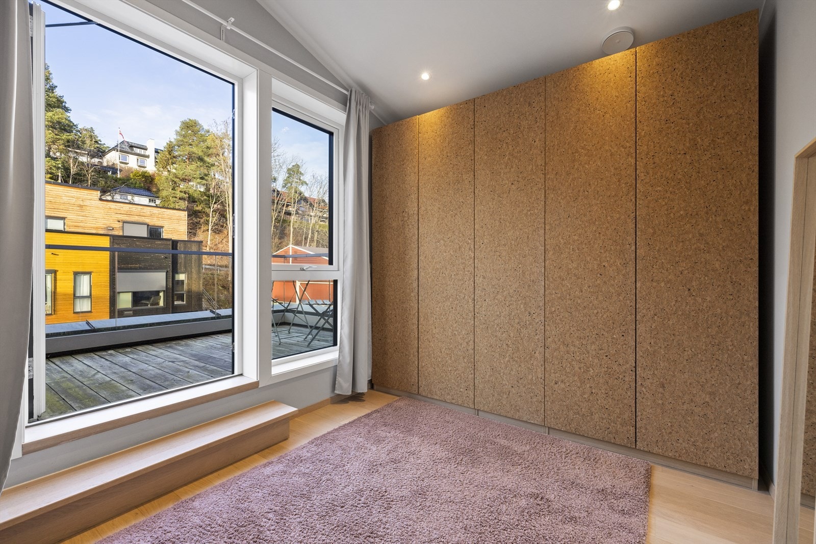 Rikelig med lagring i garderobeskap Galleribilde