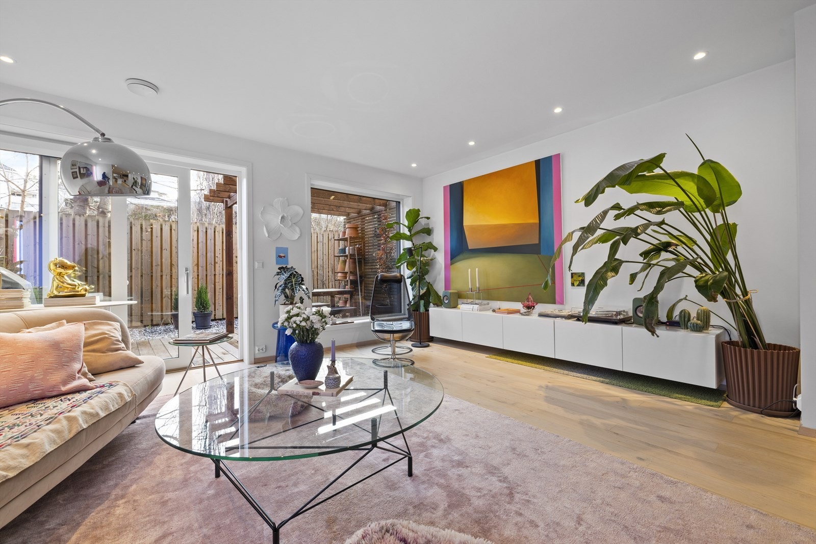 Dette er en svært funksjonell og praktisk bolig med god og gjennomtenkt etasje- og planløsning Galleribilde