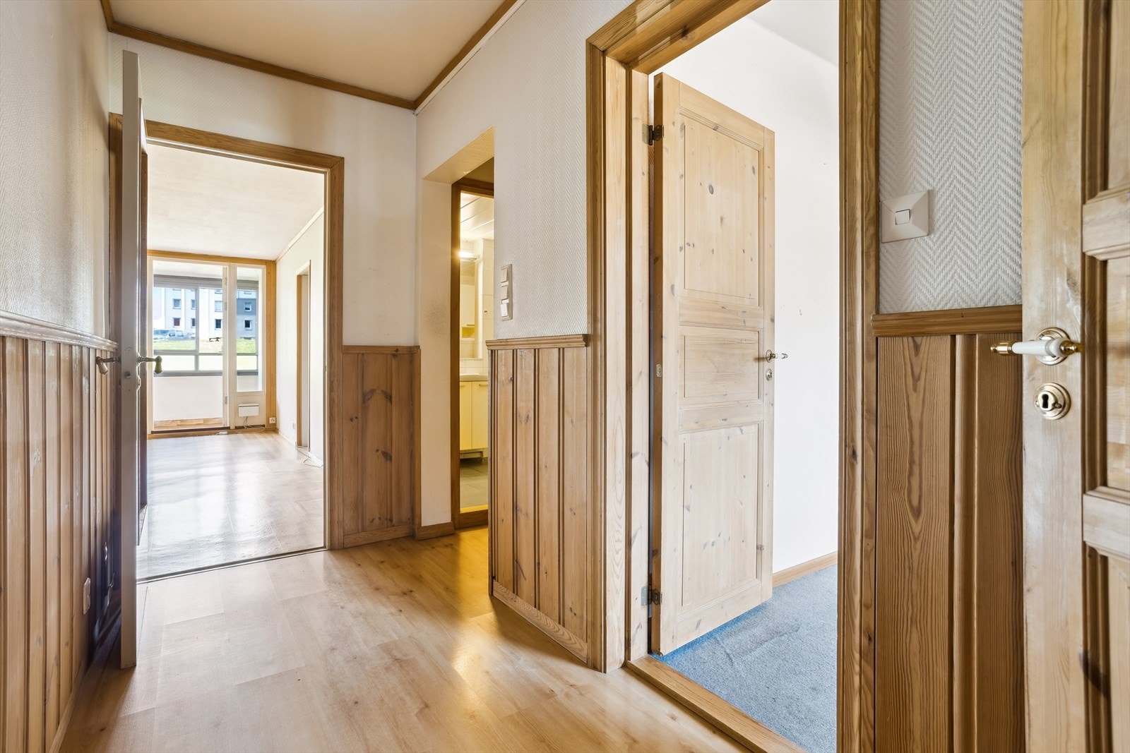 Entre og gang med plass til yttertøy og sko. Galleribilde