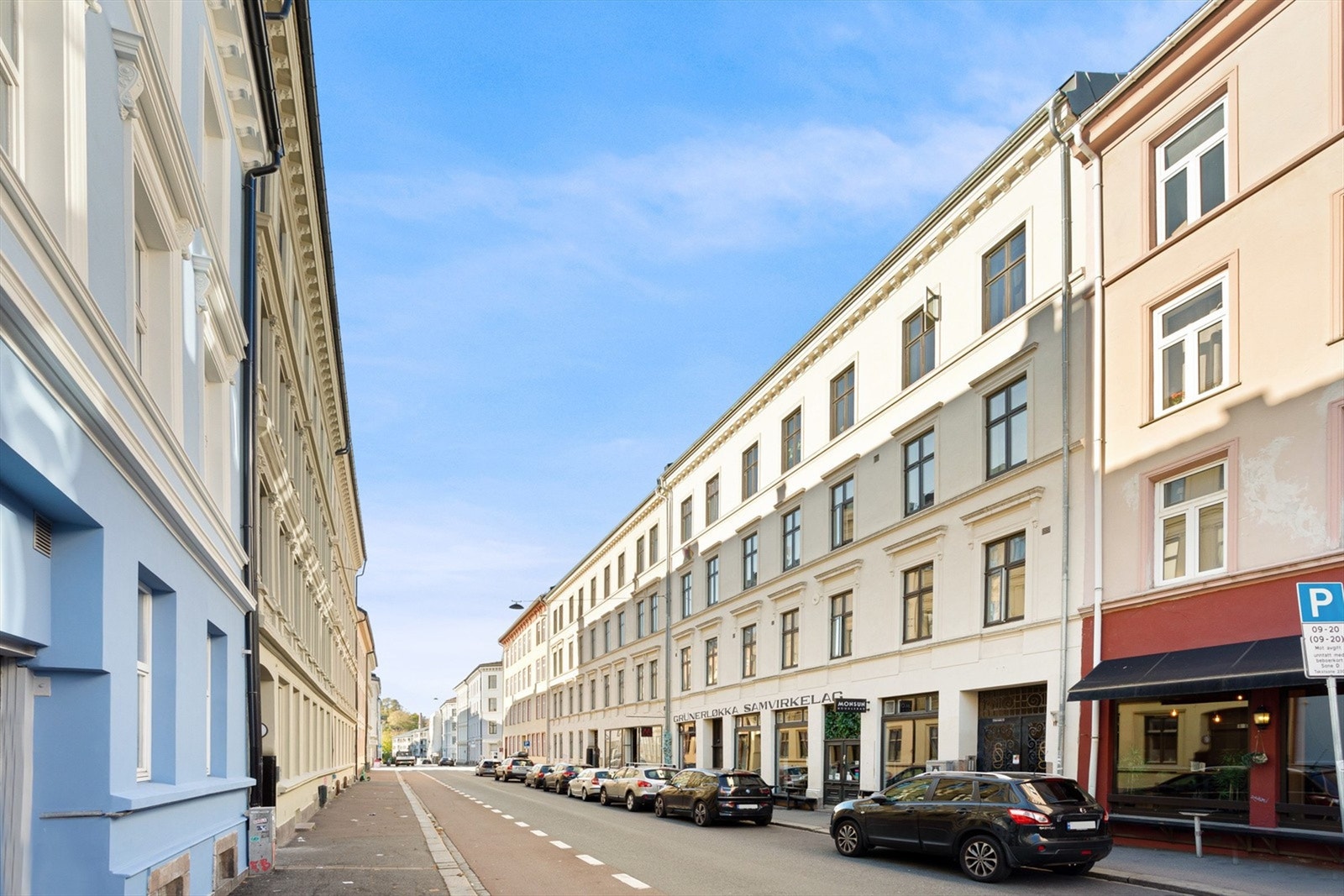 Leiligheten ligger i byggets 5 etg. Ettertraktet og urbant område. Galleribilde